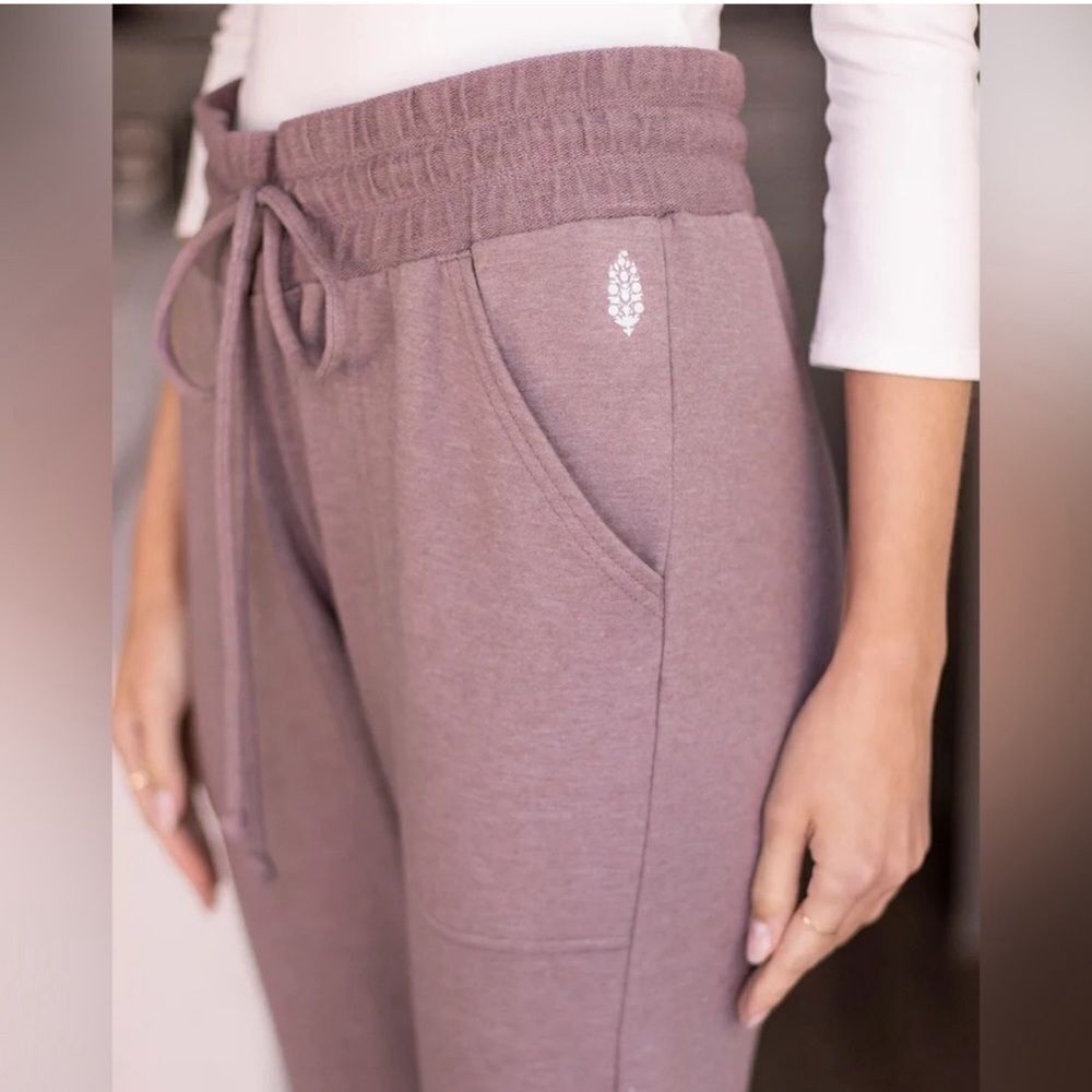 Free People Movement Sunny Washed Purple Skinny Jogger Sweatpants in XS - Picture 5 of 10